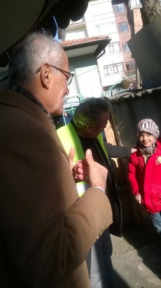 SURİYELİ ÇOCUKLARA BOT VE KABAN DAĞITILDI.-3