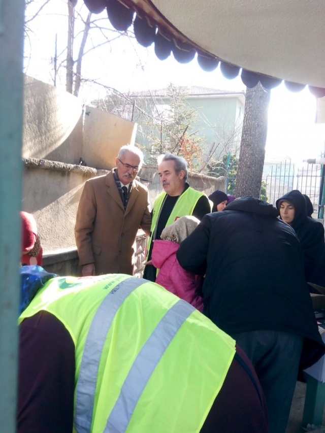 SURİYELİ ÇOCUKLARA BOT VE KABAN DAĞITILDI.-6