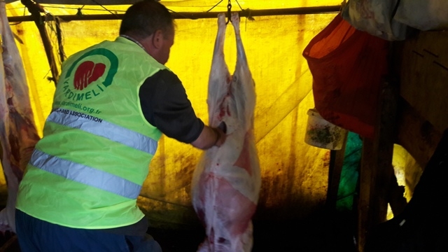 ADAK KURBANLARI KESİMİ DEVAM EDİYOR-2