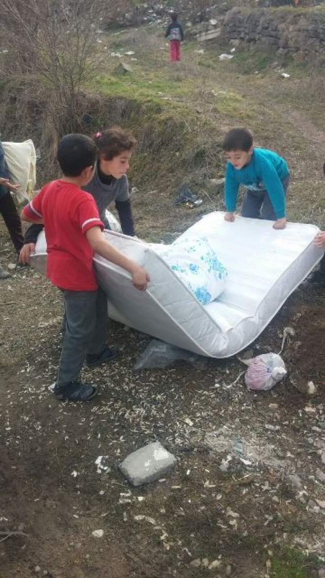 GÖNÜLLÜLERİMİZLE ÇOCUKLARI SEVİNDİRDİK.-1