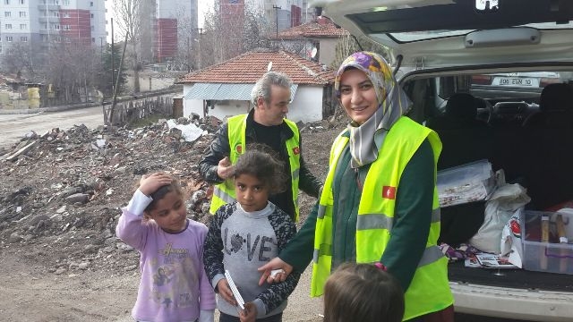 GÖNÜLLÜLERİMİZLE ÇOCUKLARI SEVİNDİRDİK.-10