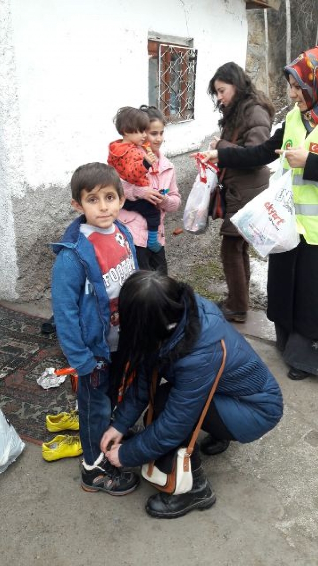 GÖNÜLLÜLERİMİZLE ÇOCUKLARI SEVİNDİRDİK.-13