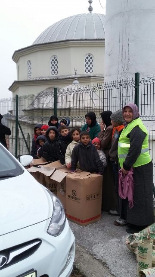 GÖNÜLLÜLERİMİZLE ÇOCUKLARI SEVİNDİRDİK.-17