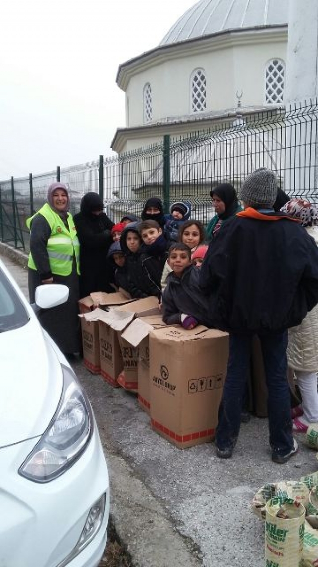 GÖNÜLLÜLERİMİZLE ÇOCUKLARI SEVİNDİRDİK.-19