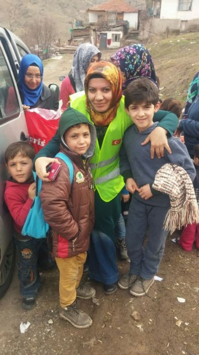 GÖNÜLLÜLERİMİZLE ÇOCUKLARI SEVİNDİRDİK.-4