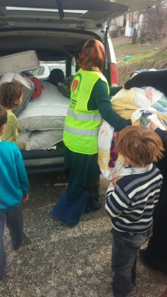 GÖNÜLLÜLERİMİZLE ÇOCUKLARI SEVİNDİRDİK.-6