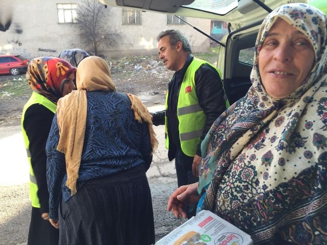 GÖNÜLLÜLERİMİZLE ÇOCUKLARI SEVİNDİRDİK.-8