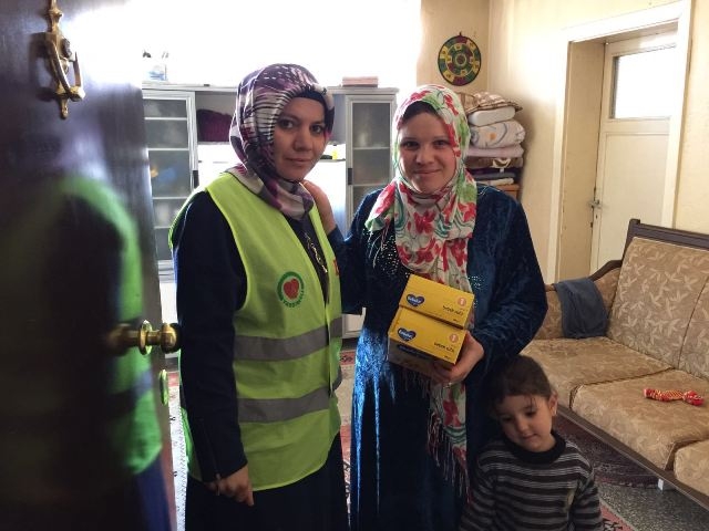 GÖNÜLLÜLERİMİZLE BEBEKLERİ OLAN AİLELER ZİYARET EDİLDİ.-4