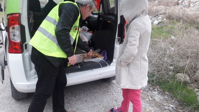 150 KİŞİYE SICAK YEMEK DAĞITILDI-10