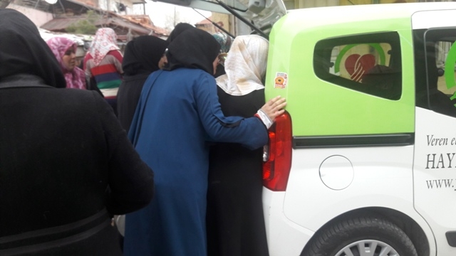 150 KİŞİYE SICAK YEMEK DAĞITILDI-4