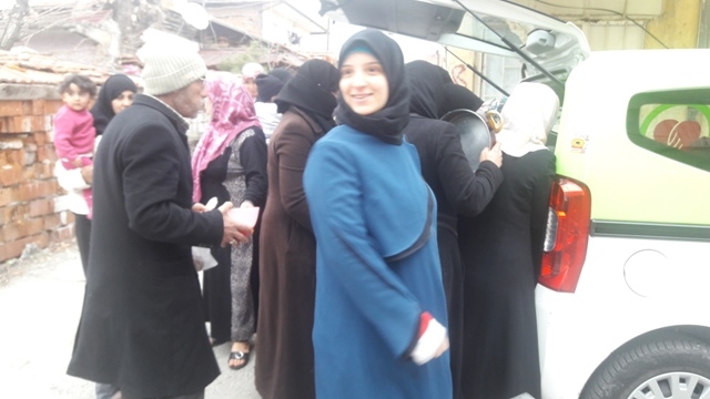 150 KİŞİYE SICAK YEMEK DAĞITILDI-7