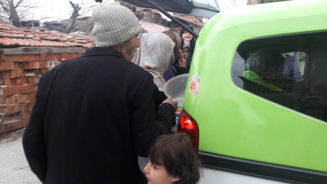 150 KİŞİYE SICAK YEMEK DAĞITILDI-8