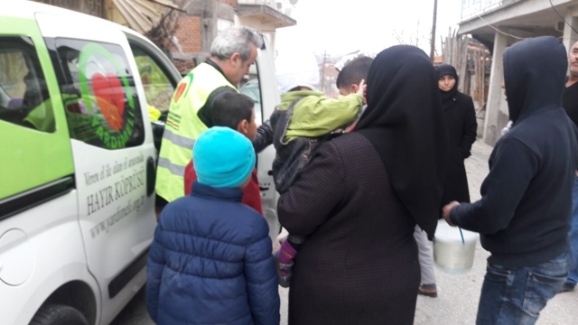 150 KİŞİYE SICAK YEMEK DAĞITILDI-9