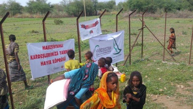 HABEŞİŞTAN’A GIDA PAKETLERİ ULAŞTIRILDI.-3