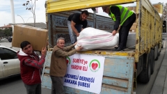 İDLİPE 1 KAMYON GIDA VE İHTİYAÇ MADDESİ GÖNDERİLDİ.