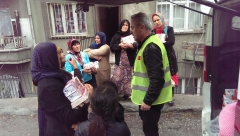 İHTİYAÇ SAHİBİ AFGANLI AİLELERE SÜT VE YUMURTA DAĞITILDI.